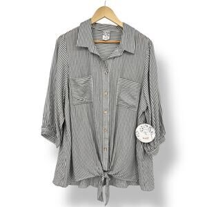 NWT Naif Gray and White Button Down Tunic Blouse Women's 1X